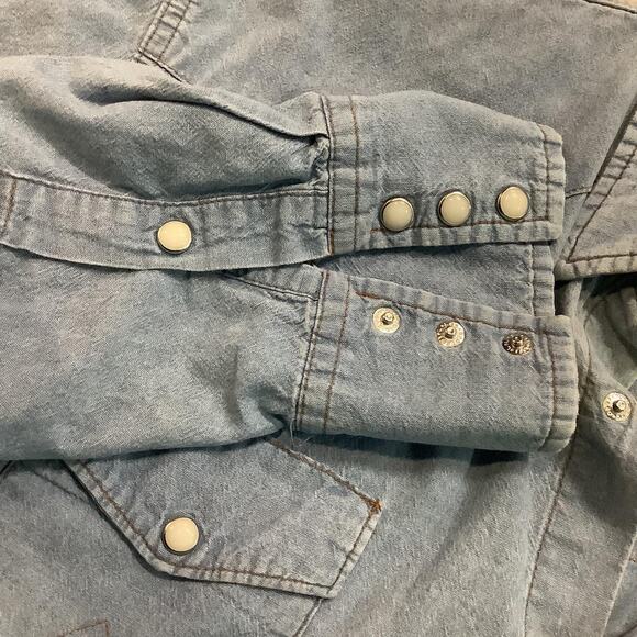 1990's Wrangler Denim Shirt  Snap On - Picture 3 of 4